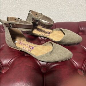 Blowfish Women's Taupe Ankle Strap Flats